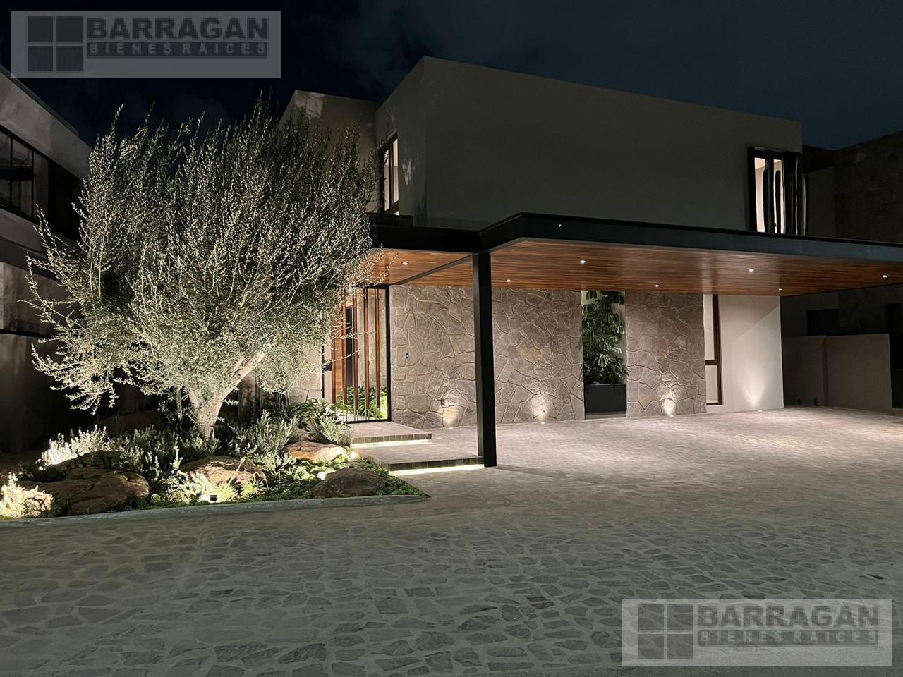 Casa en Venta en Altozano cond Rio
