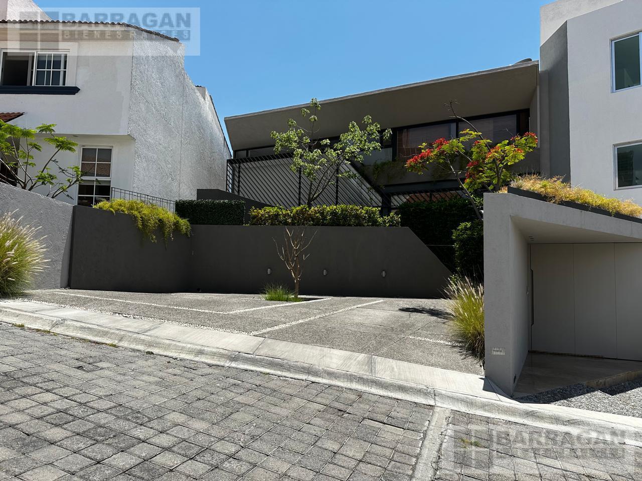 Casa moderna en venta con excelentes espacios y ubicación