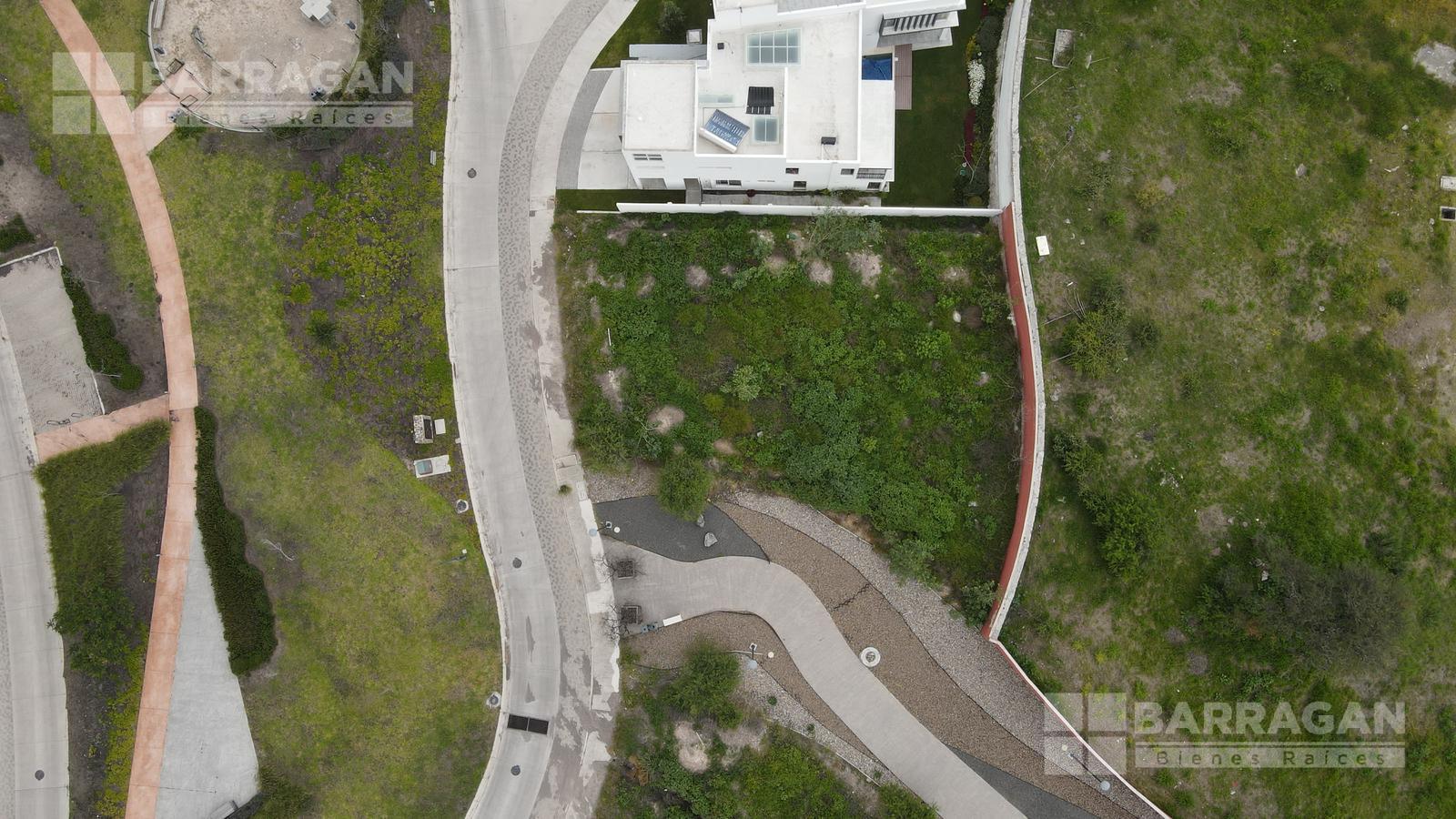Terreno en venta La Espiga, frente a camellón en Condominio Alcalá III