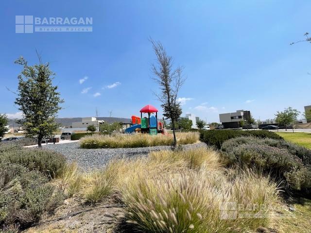 Lote residencial el venta frente a área verde La Espiga condominio Roqueño I