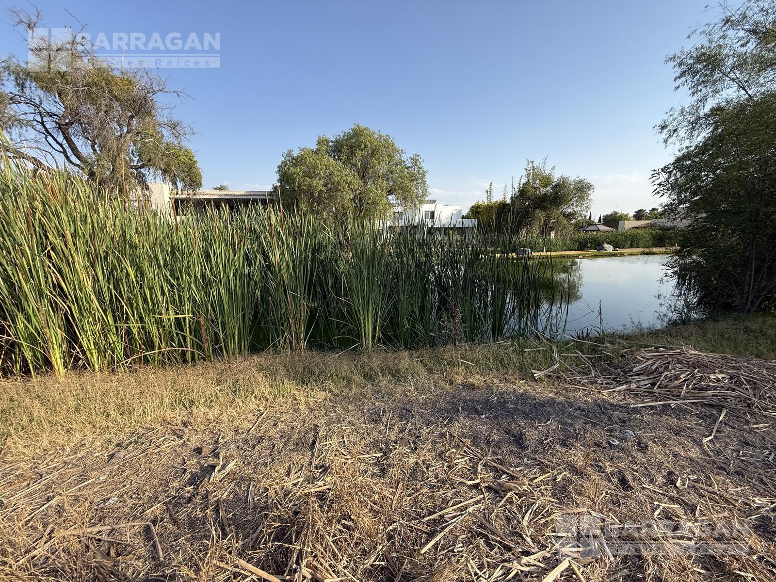 Terreno en venta en El Campanario, con vista al lago