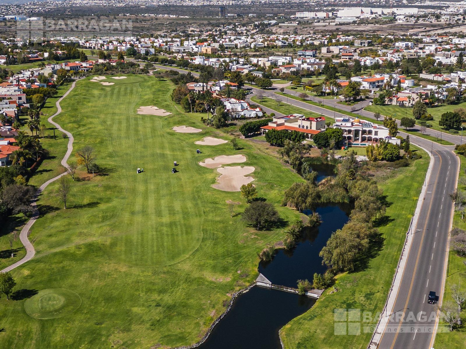 Terreno en venta en El Campanario, Frente a Fairway y Lagos, con planes de Financiamiento Atractivos