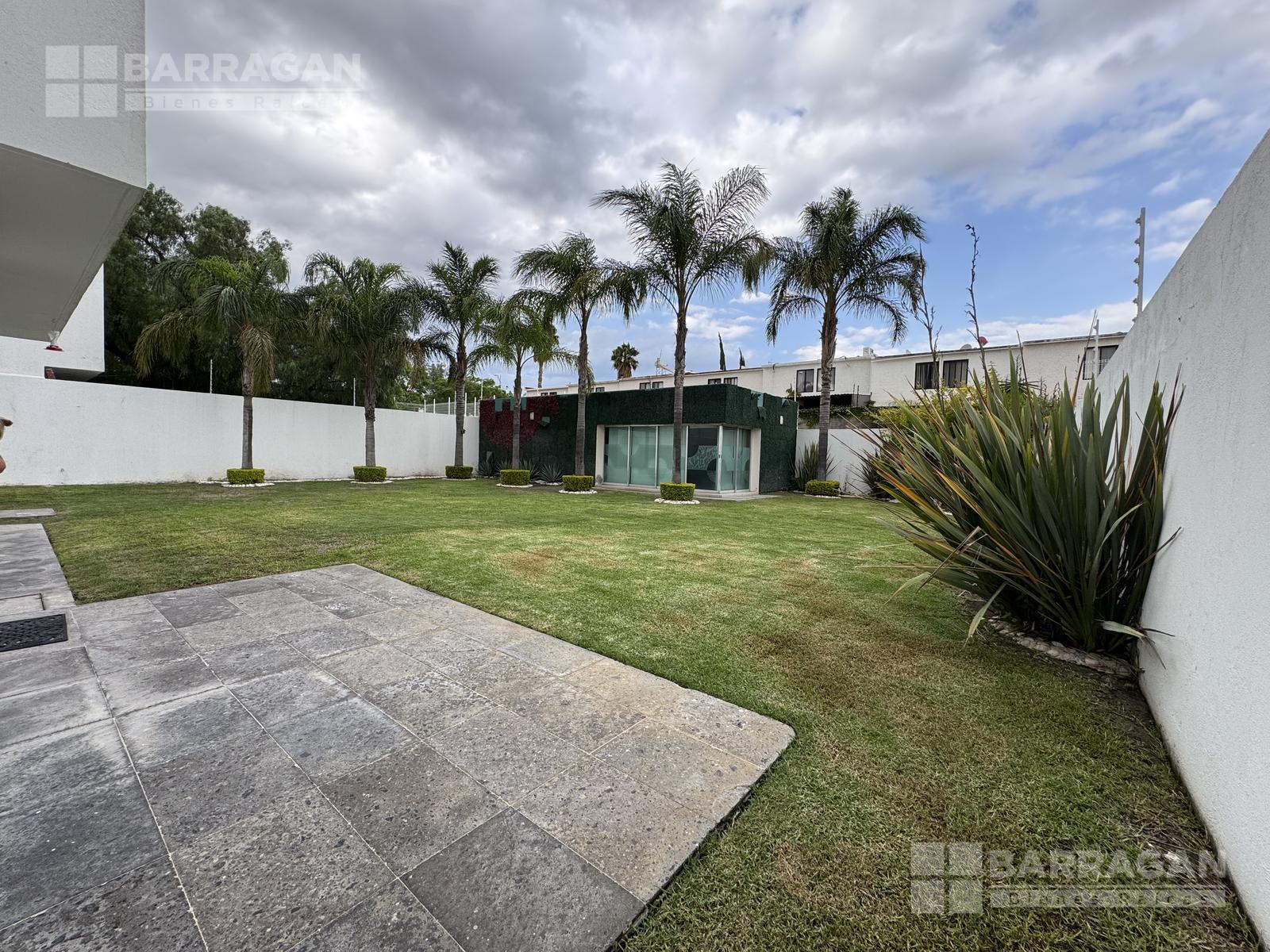 Casa en venta en Juriquilla Santa Fe, con espectacular jardín