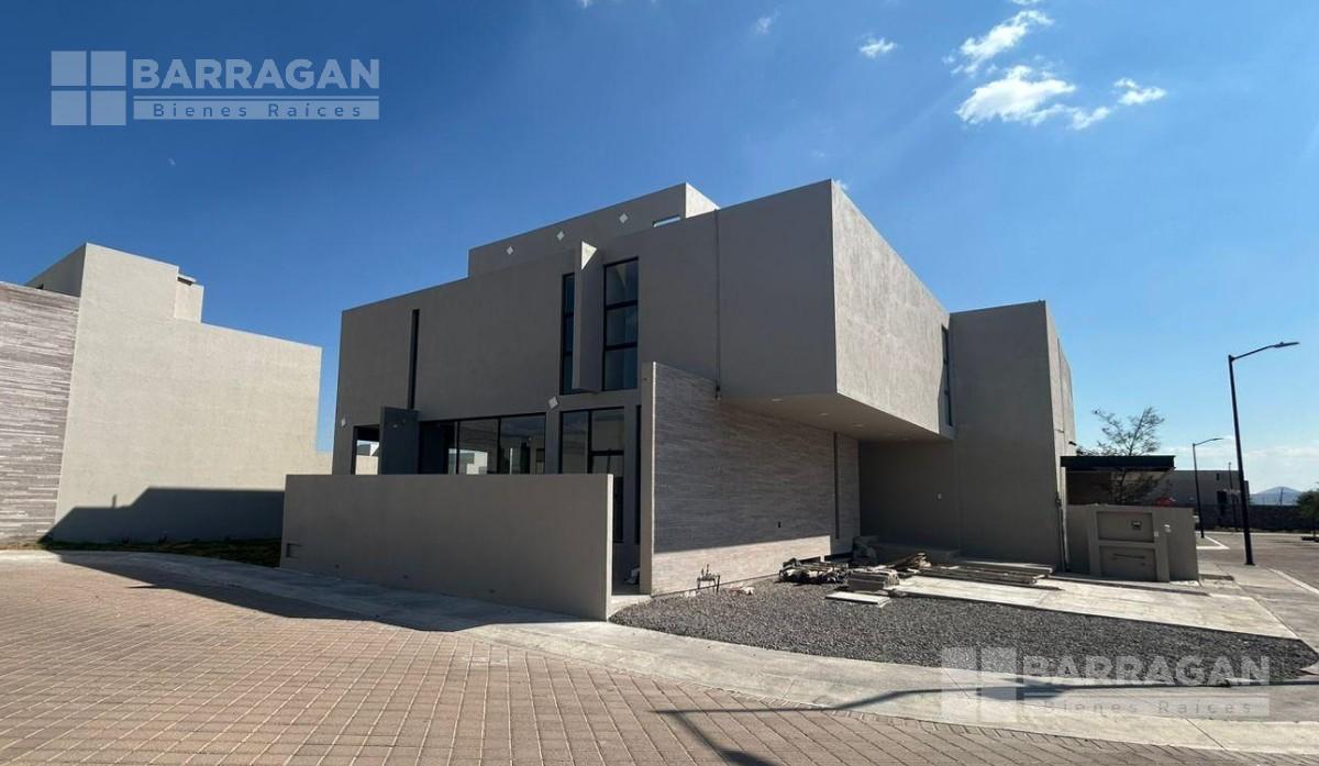 Casa en venta lista para estrenar en Lomas del Campanario Norte