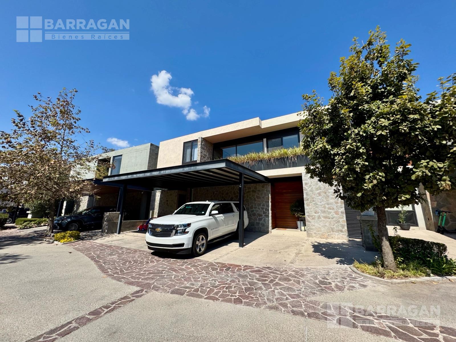 Casa en venta en condominio laja