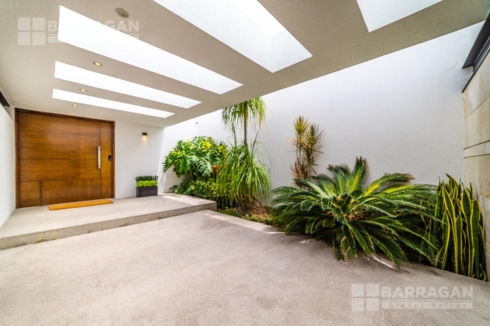 Casa moderna en Venta con alberca y vista panorámica en Juriquilla