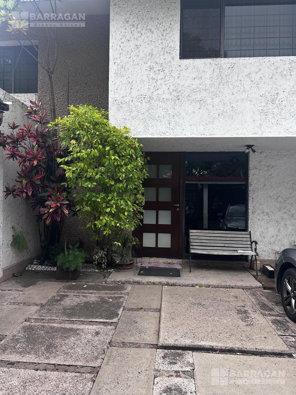 Casa en venta en Carretas frente al parque, excelente ubicación