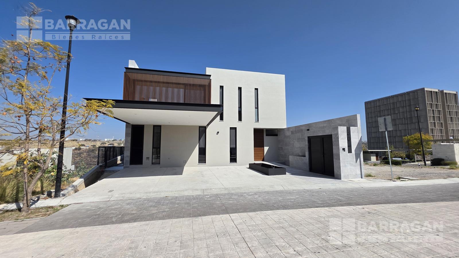 Casa nueva en venta en Lomas del Campanario IV