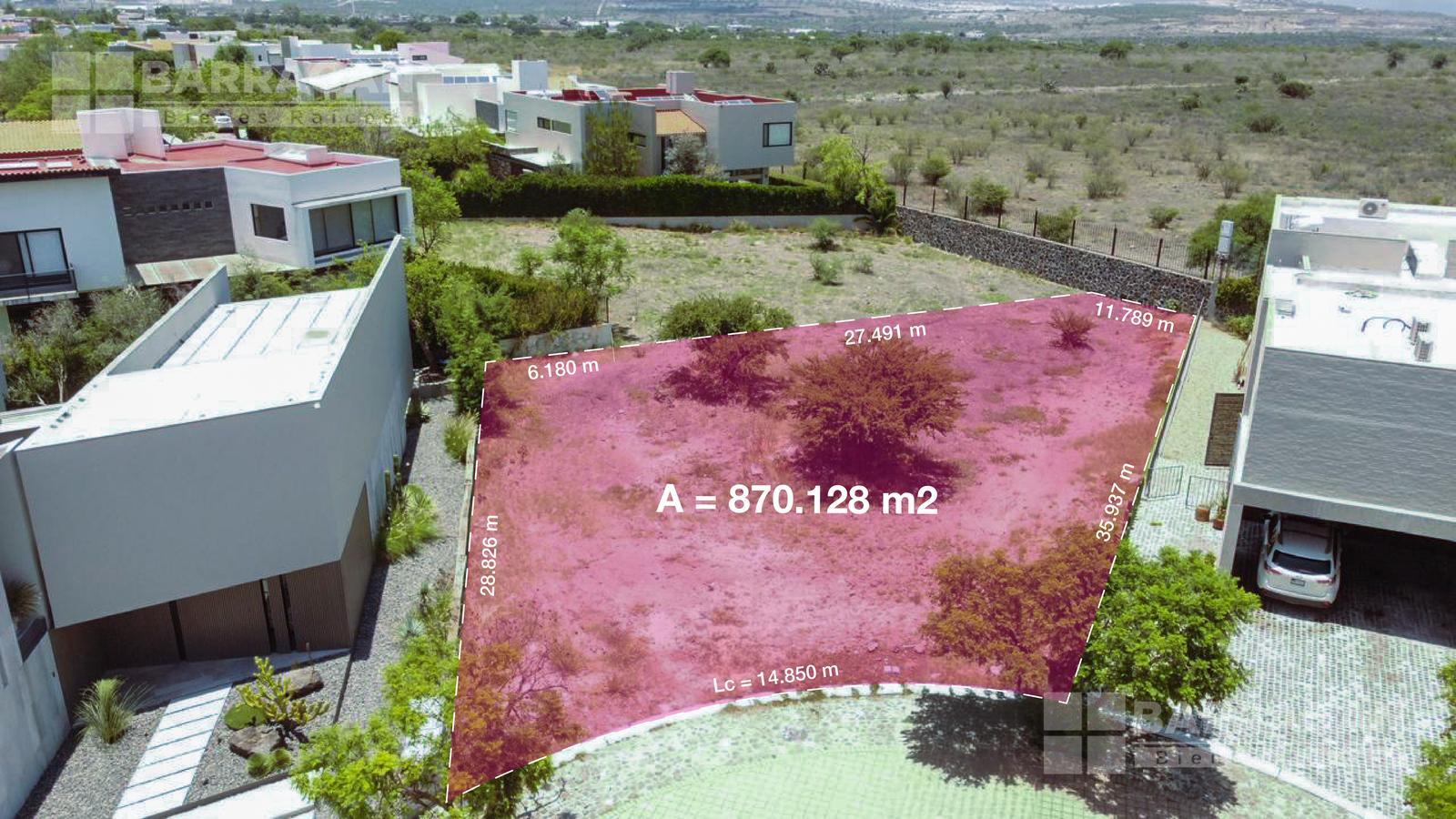Terreno en venta en El Campanario, frente a área verde