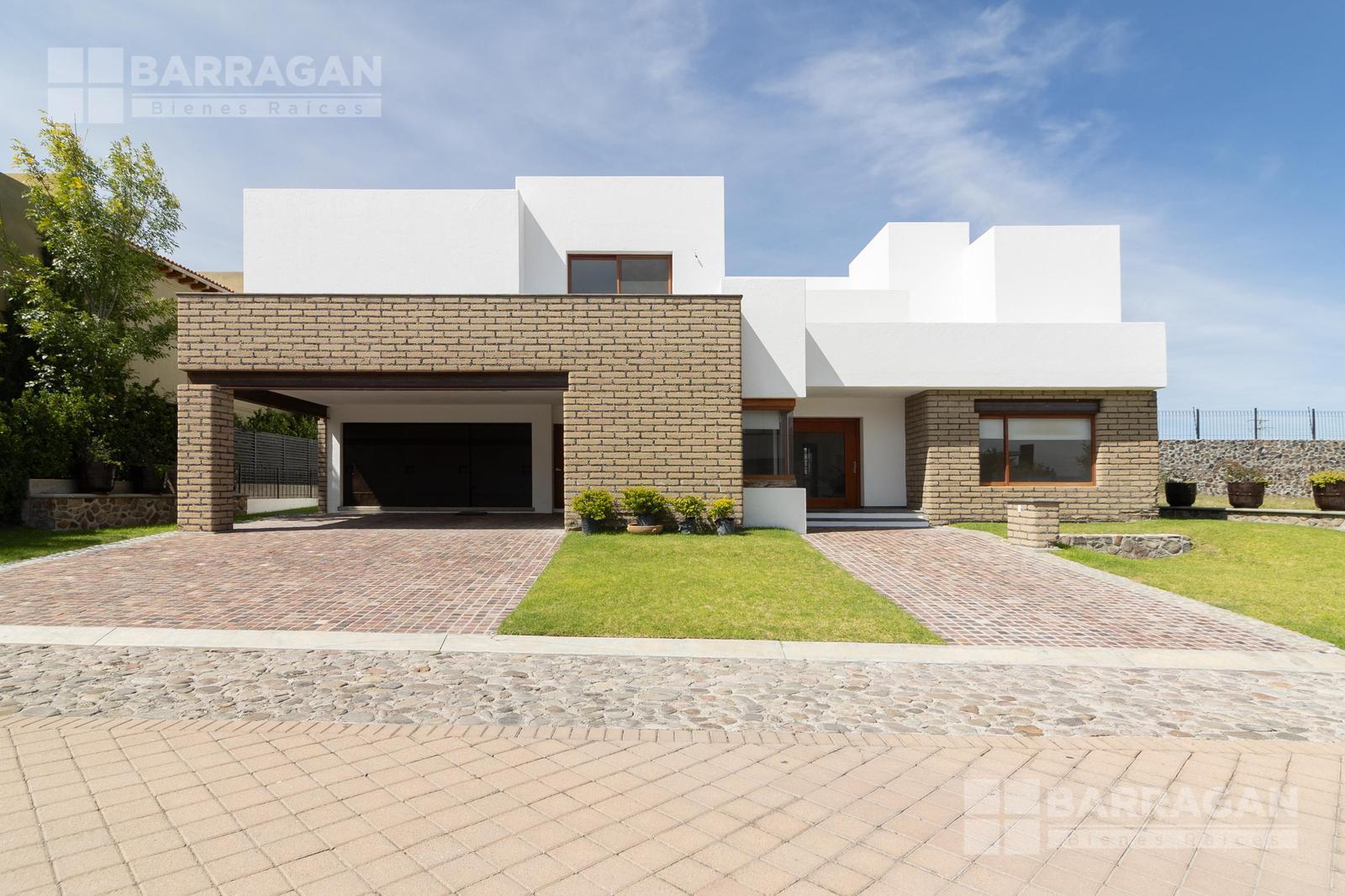 Casa en venta en El Campanario OPORTUNIDAD