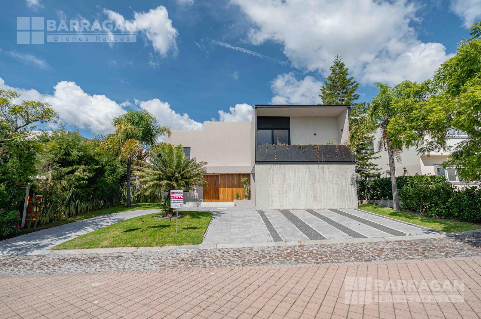 Casa en venta recién remodelada en El Campanario