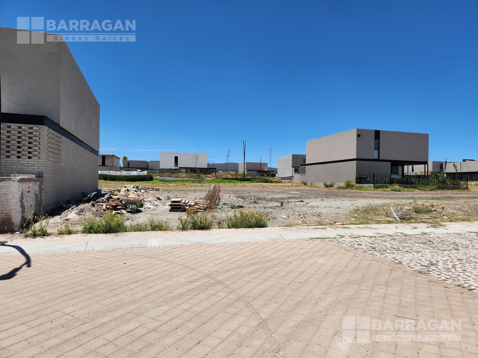 Terreno en venta en Lomas del Campanario Norte, condominio San Felipe