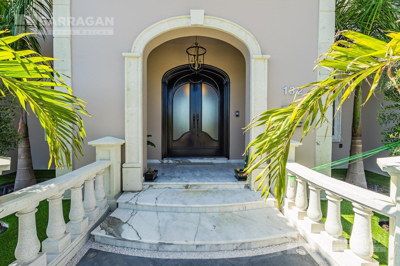 Casa en venta en El Campanario, con espectacular vista al campo de Golf