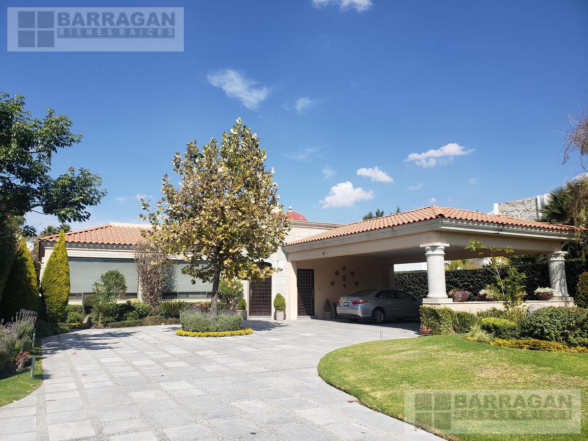 Residencia en venta en una planta con excelente distribución en El Campanario