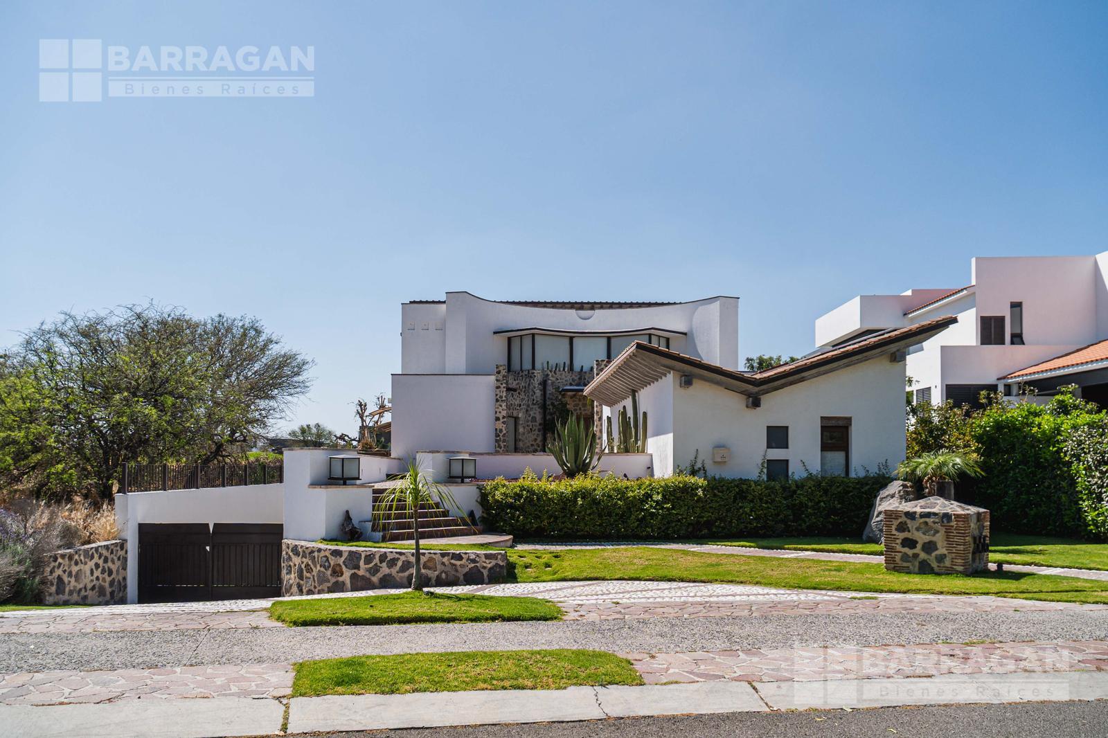 Casa en venta en El Campanario, con hermosa vista al campo de Golf