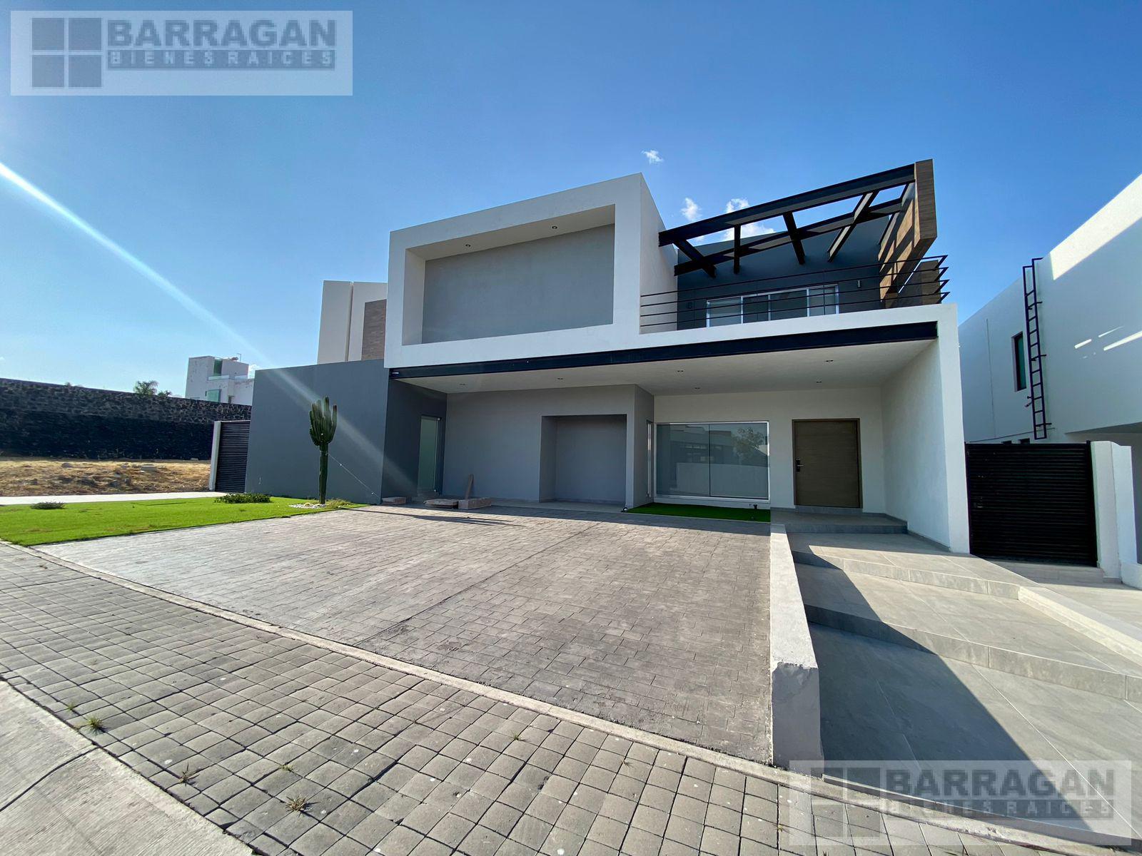 Casa en venta en Balcones de Juriquilla, condominio Miura con amenidades
