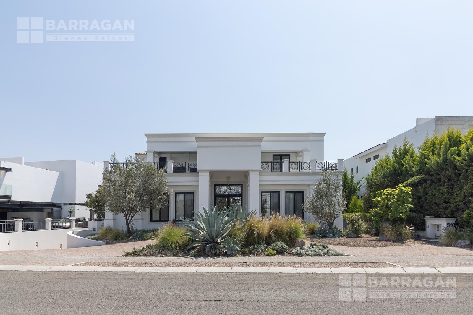 Casa en venta en El Campanario, con exclusiva vista al Campo de Golf