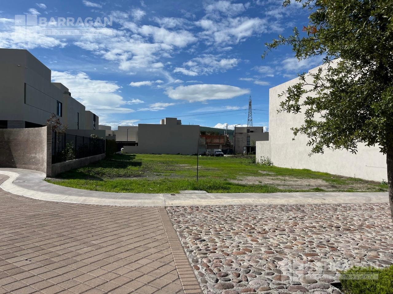 Terreno en venta en Lomas del Campanario Norte, Santa Oliva