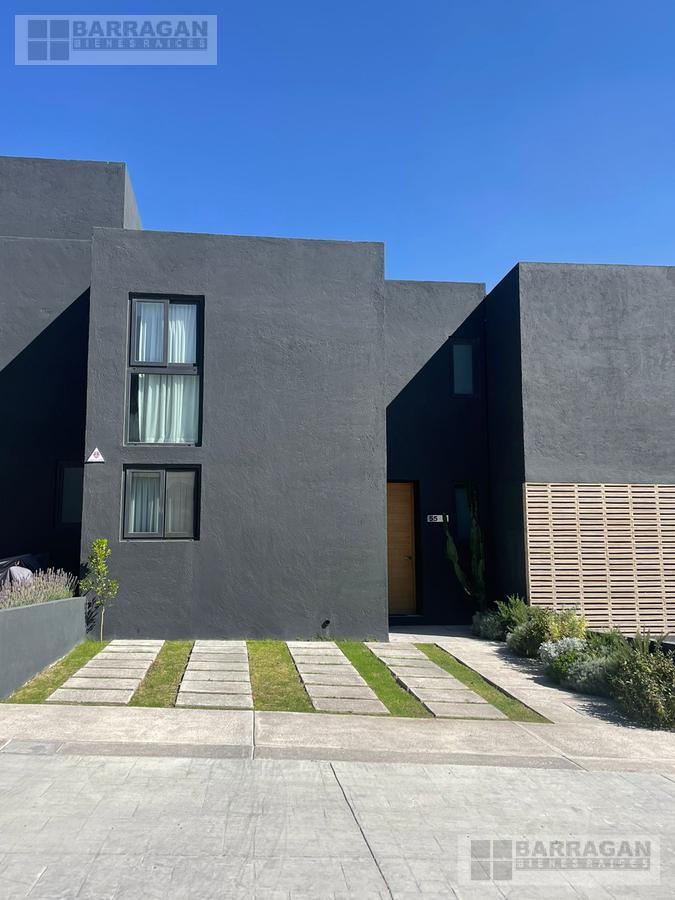 Casa seminueva en venta en La Sierra Residencial , Fray Junipero Serra